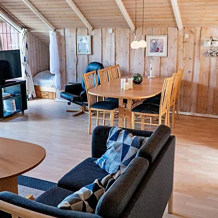 Ferienhaus Holiday V *
